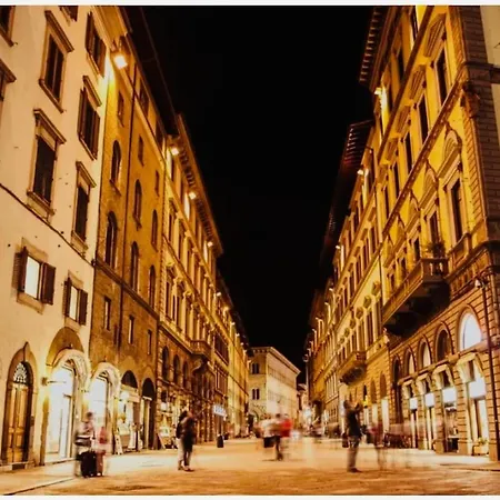Centro Storico Steps From Duomo And Signoria 2 Bdrs 5 P Firenze